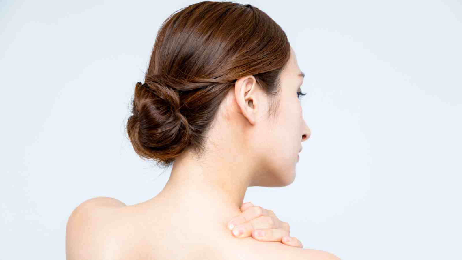 Back acne treatment: Benefits of tea tree oil for clear skin