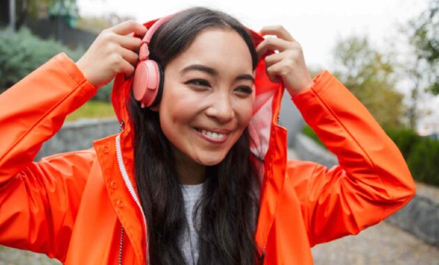 5 best waterproof headphones for running in the rainy season