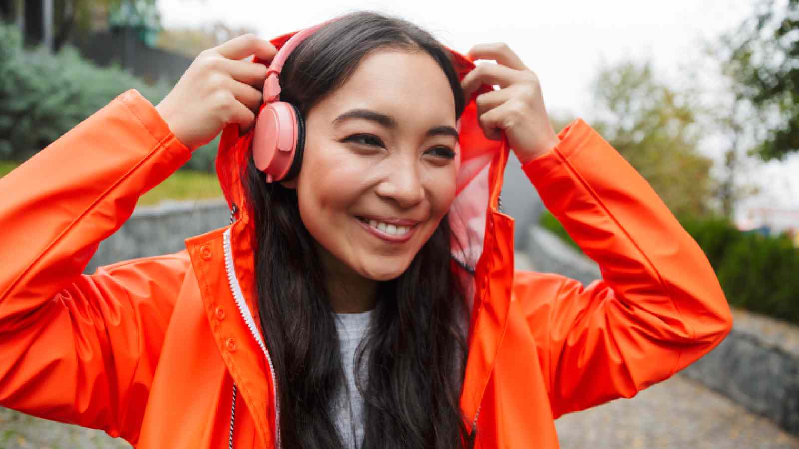 5 best waterproof headphones for running in the rainy season