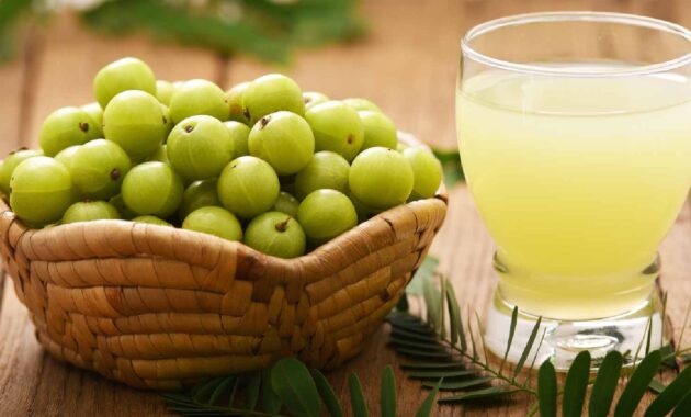 Amla Juice: 12 Health Benefits For You