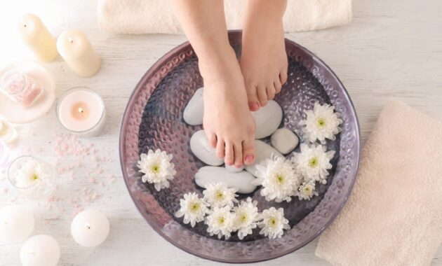 Must-have foot spa essentials | HealthShots