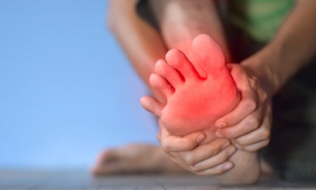 Burning feet: Causes and how to manage it