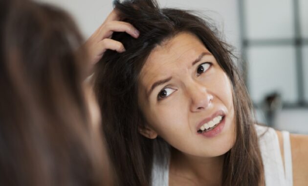 Dry scalp or dandruff: 4 ways to know the difference