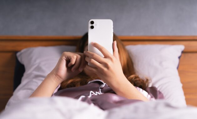 10 side effects of using a phone early in the morning