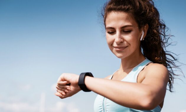 6 best fitness trackers under 10000 to monitor overall health