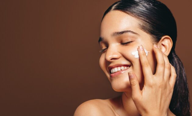 Best oil-free moisturiser for face: 5 picks to get a glowing skin