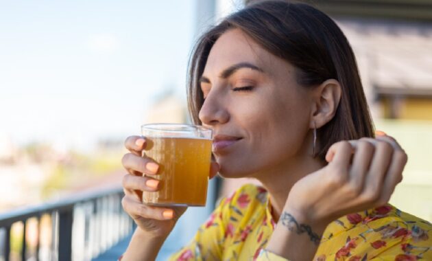 Kombucha: 5 health benefits for your gut, liver and more