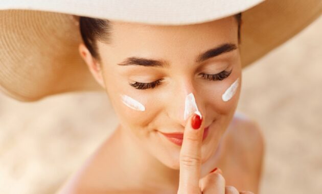 Best sunscreen for combination skin: 6 top picks for you!