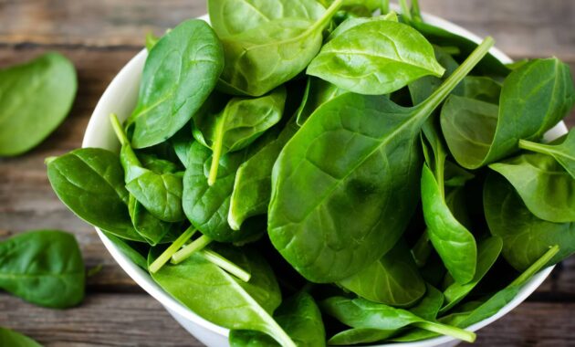 How to use spinach for hair growth?