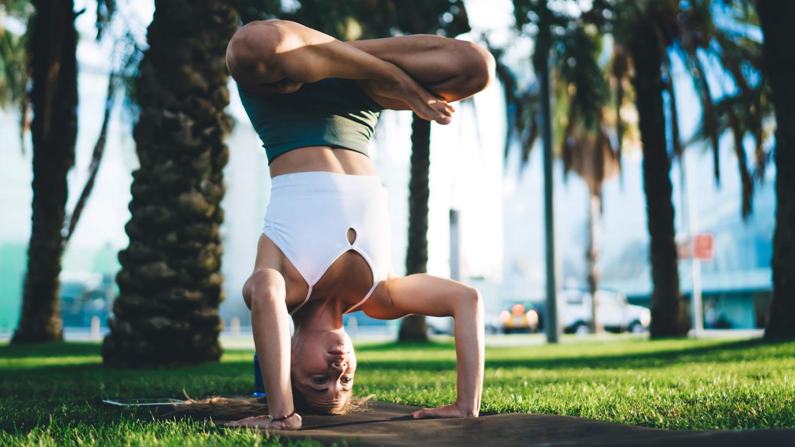 Lotus headstand: Benefits and how to do Urdhva Padmasana