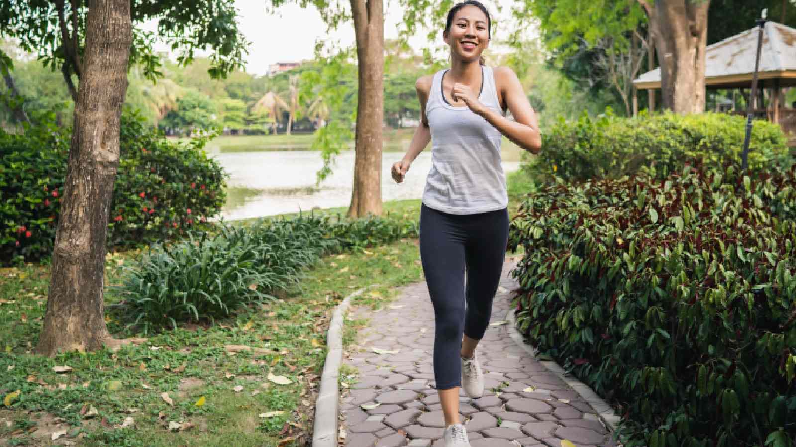 Power walking: 5 powerful health benefits and how to do it right