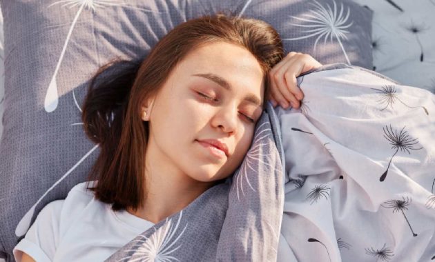 How to prevent hair loss while sleeping: 8 tips