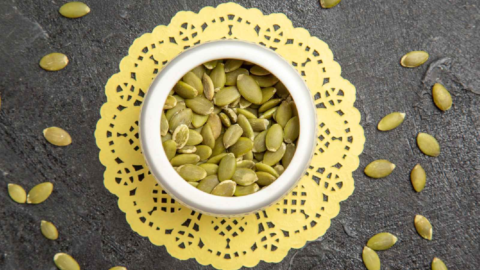 Raw or roasted pumpkin seeds: Know the best way to eat them