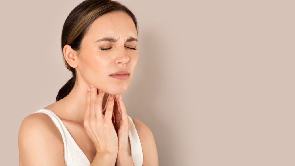 Itchy throat: Causes and home remedies