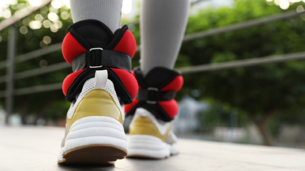 Walking with ankle weights: Benefits and how to use